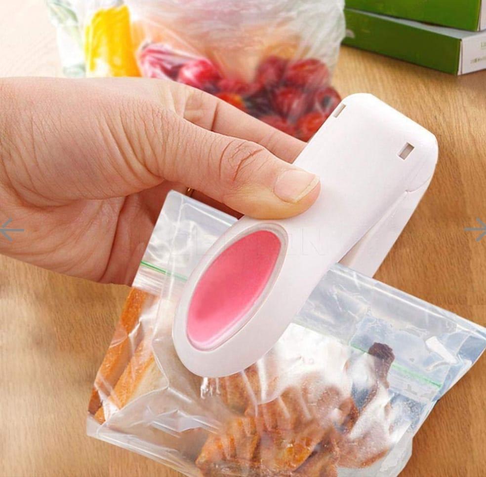 Portable plastic heat sealing machine